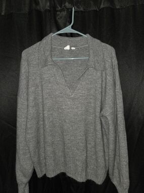 GAP Women's Gray Collared V-Neck Pullover Sweater